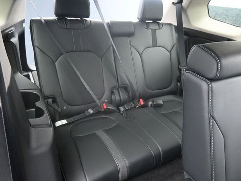 Used 2025 Honda Pilot EX-L image 12
