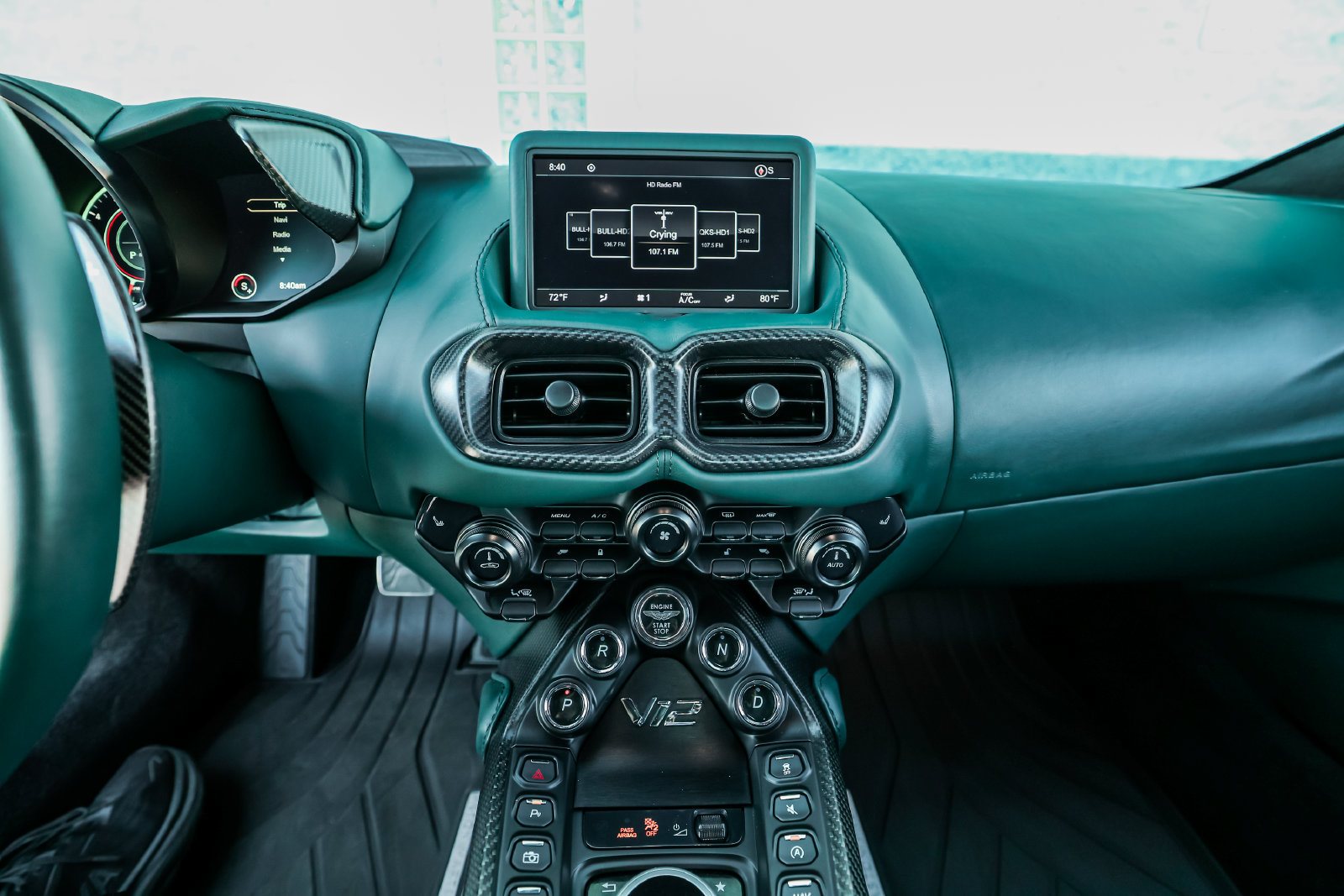 Used 2023 Aston Martin V12 Vantage RWD image 33