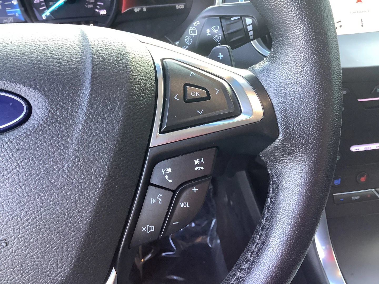 Used 2019 Ford Edge Titanium w/ Equipment Group 301A AWD/4WD image 38