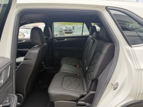 Used 2024 Volkswagen Atlas Cross Sport SE AWD/4WD image 28