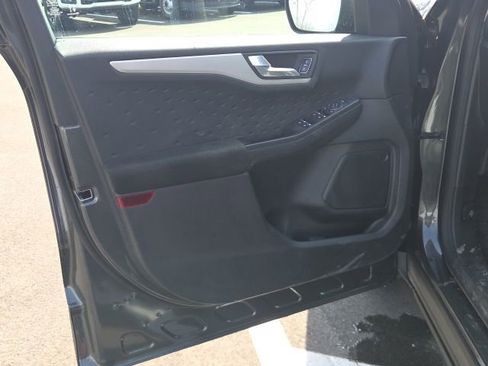 Used 2020 Ford Escape SE image 26