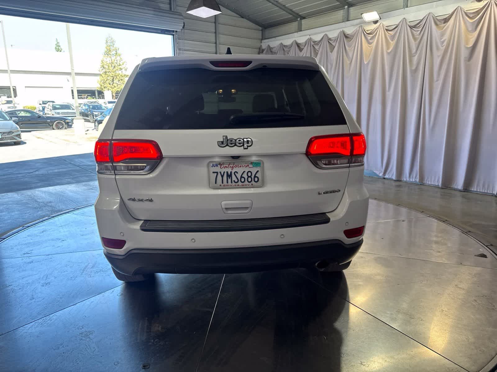 Used 2017 Jeep Grand Cherokee Laredo AWD/4WD image 6