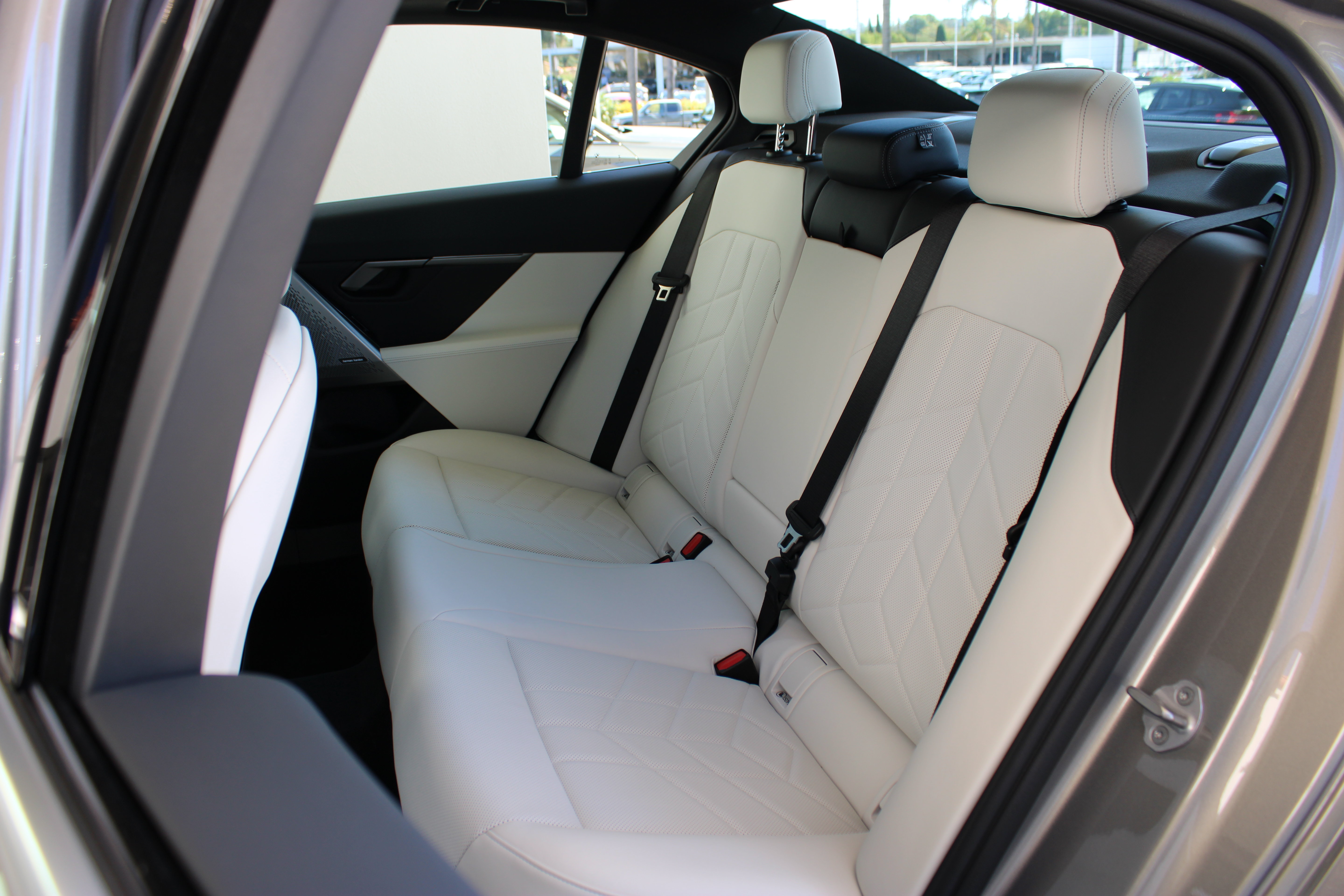 Used 2026 BMW 530i w/ Premium Package RWD image 23