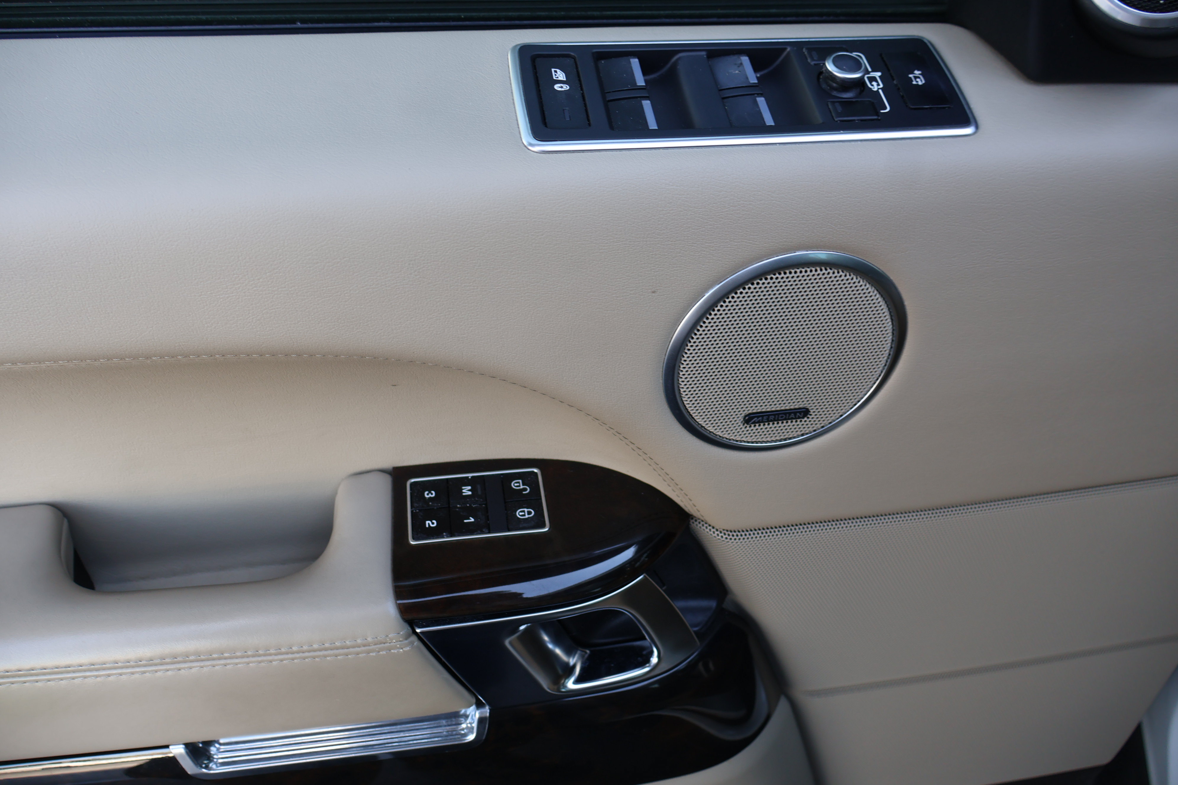 Used 2013 Land Rover Range Rover HSE AWD/4WD image 14