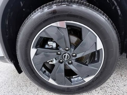 Used 2024 Nissan Rogue SV AWD/4WD image 12