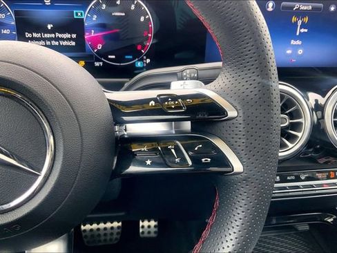 Used 2026 Mercedes-Benz GLB 250 4MATIC image 21