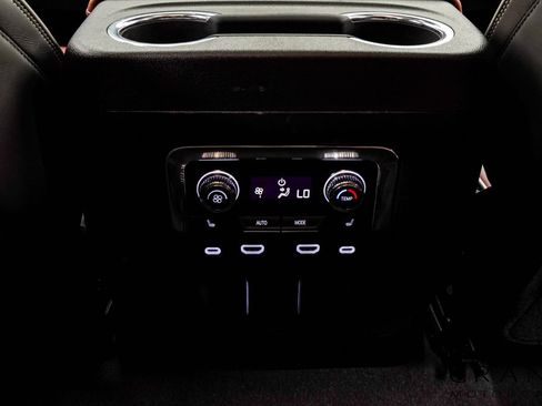 Used 2023 GMC Yukon Denali Ultimate AWD/4WD image 18