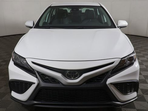 Used 2024 Toyota Camry SE image 8