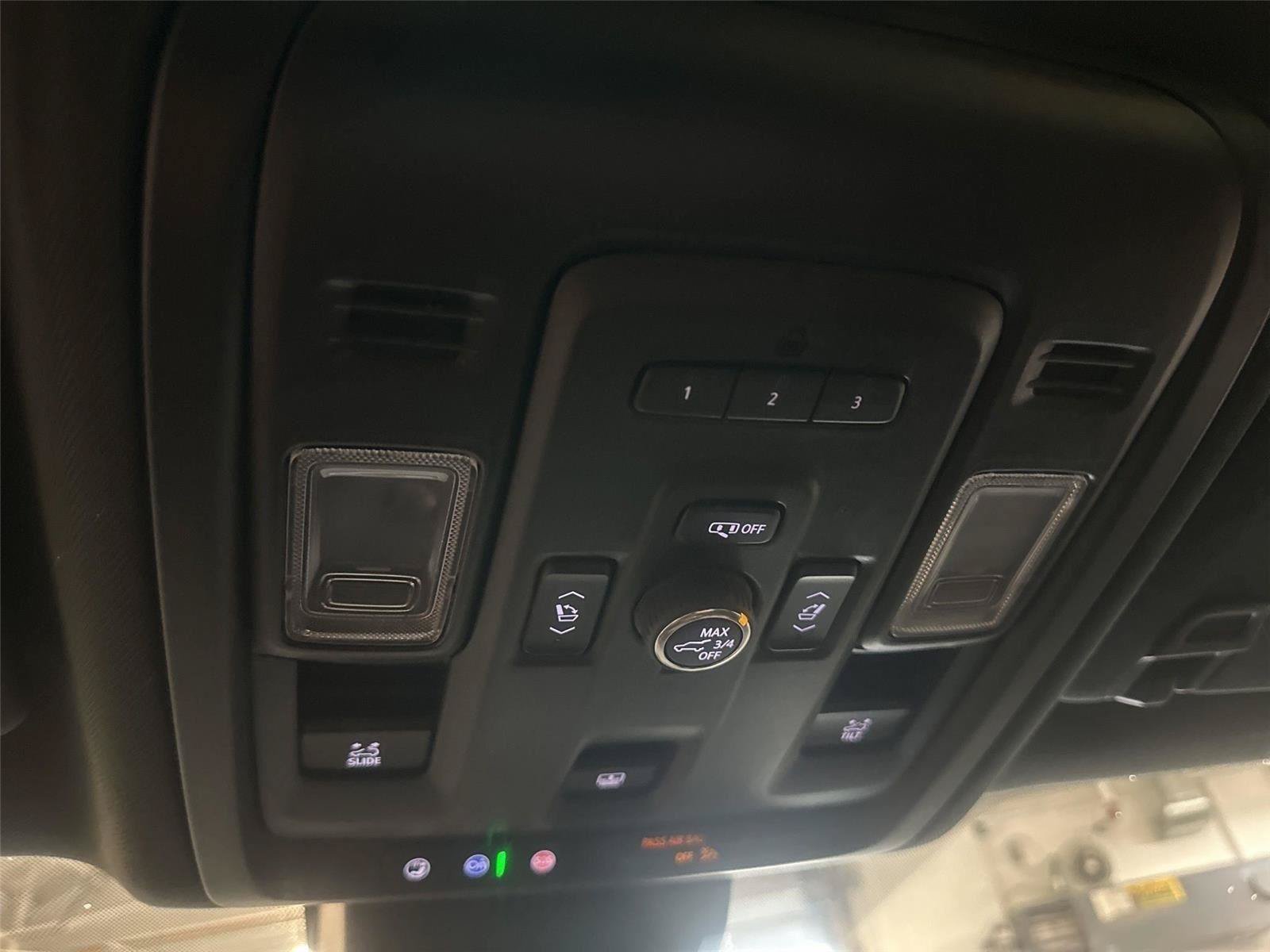 Used 2023 GMC Yukon XL SLT w/ SLT Premium Package AWD/4WD image 35