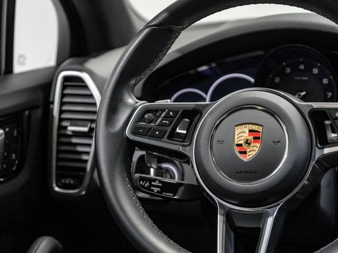 Used 2023 Porsche Cayenne image 16