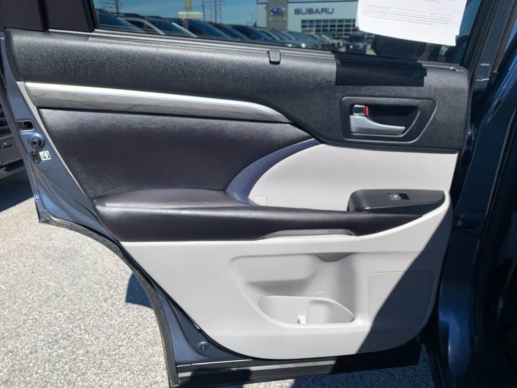 Used 2017 Toyota Highlander Limited Platinum w/ Carpet Mat Package AWD/4WD image 20