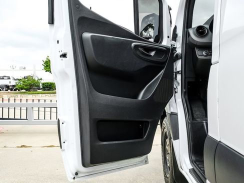 Used 2020 Mercedes-Benz Sprinter 2500 w/ Driver Convenience Package image 38