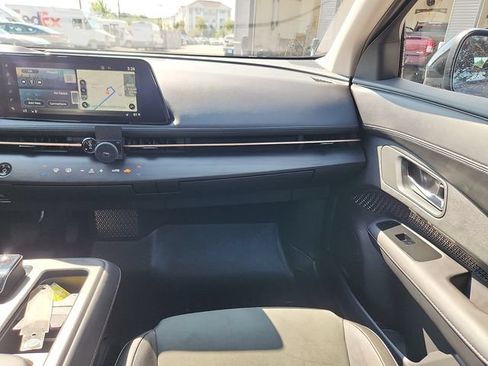 Used 2024 Nissan Ariya AWD image 10