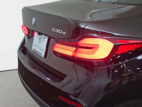 Used 2021 BMW 530e RWD image 35