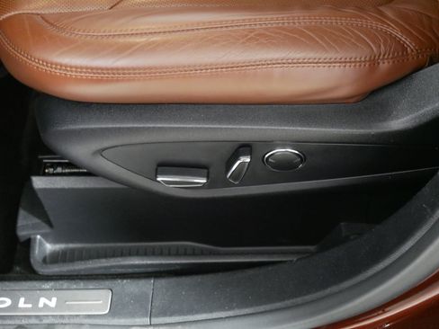 Used 2016 Lincoln MKX Reserve w/ Technology Package FWD image 20