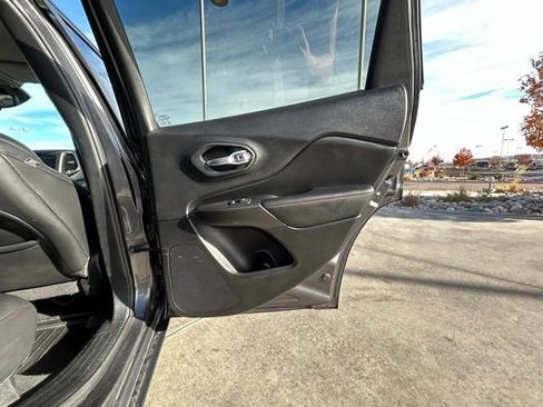 Used 2020 Jeep Cherokee Trailhawk w/ Cold Weather Group image 27