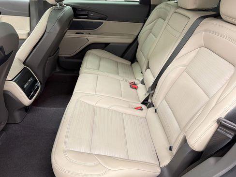 Used 2025 Lincoln Nautilus Reserve AWD/4WD image 14