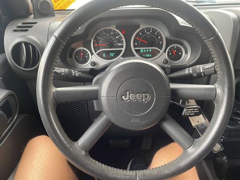 Used 2007 Jeep Wrangler Unlimited Sahara AWD/4WD image 9