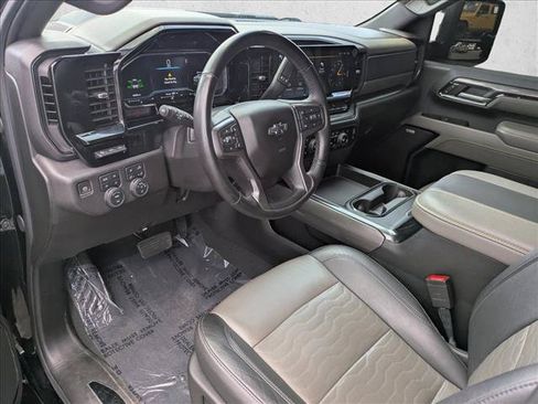 Used 2024 Chevrolet Silverado 2500 ZR2 w/ Technology Package AWD/4WD image 9