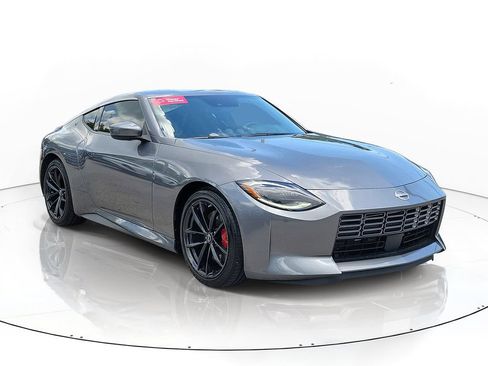 Used 2025 Nissan Z Performance w/ Floor Mat Package RWD image 3