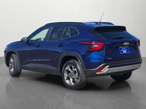 Used 2024 Chevrolet Trax LT FWD image 4
