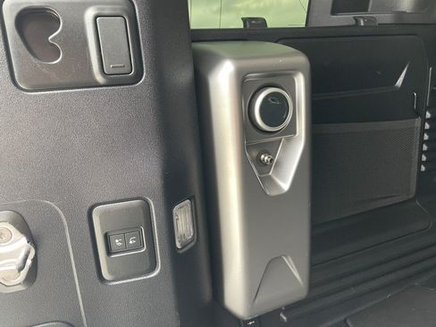 Used 2020 Land Rover Defender 110 SE AWD/4WD image 37