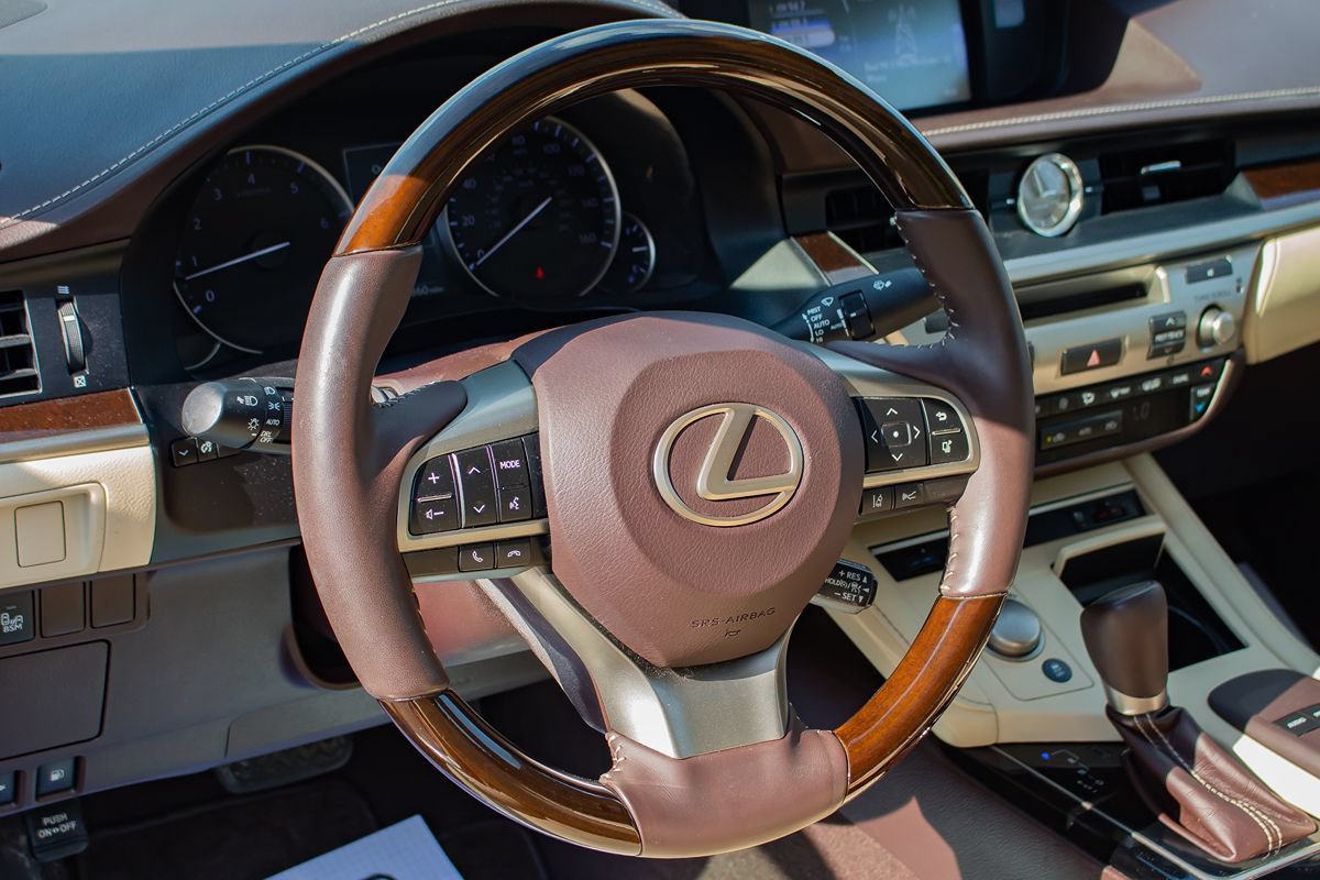 Used 2018 Lexus ES 350 w/ Luxury Package w/ Premier Package FWD image 22