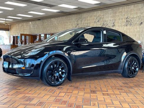 Used 2023 Tesla Model Y Long Range image 4