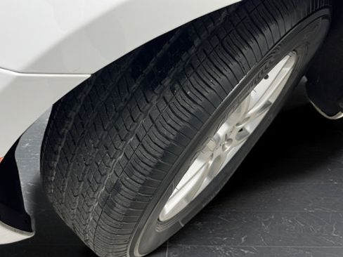 Used 2024 Chrysler Pacifica Touring-L FWD image 37