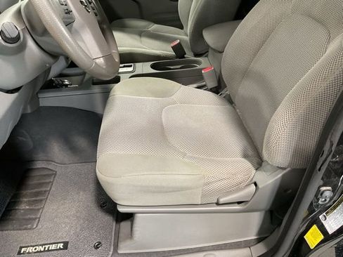 Used 2019 Nissan Frontier SV image 10