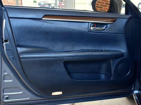 Used 2014 Lexus ES 350 w/ Luxury Package FWD image 28