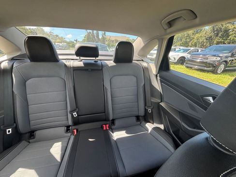 Used 2025 Volkswagen Jetta SE image 36