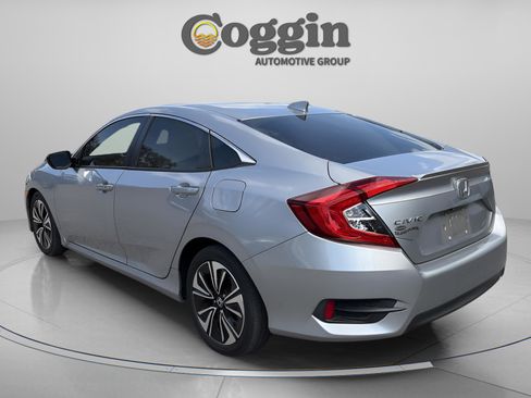 Used 2018 Honda Civic EX-T image 4