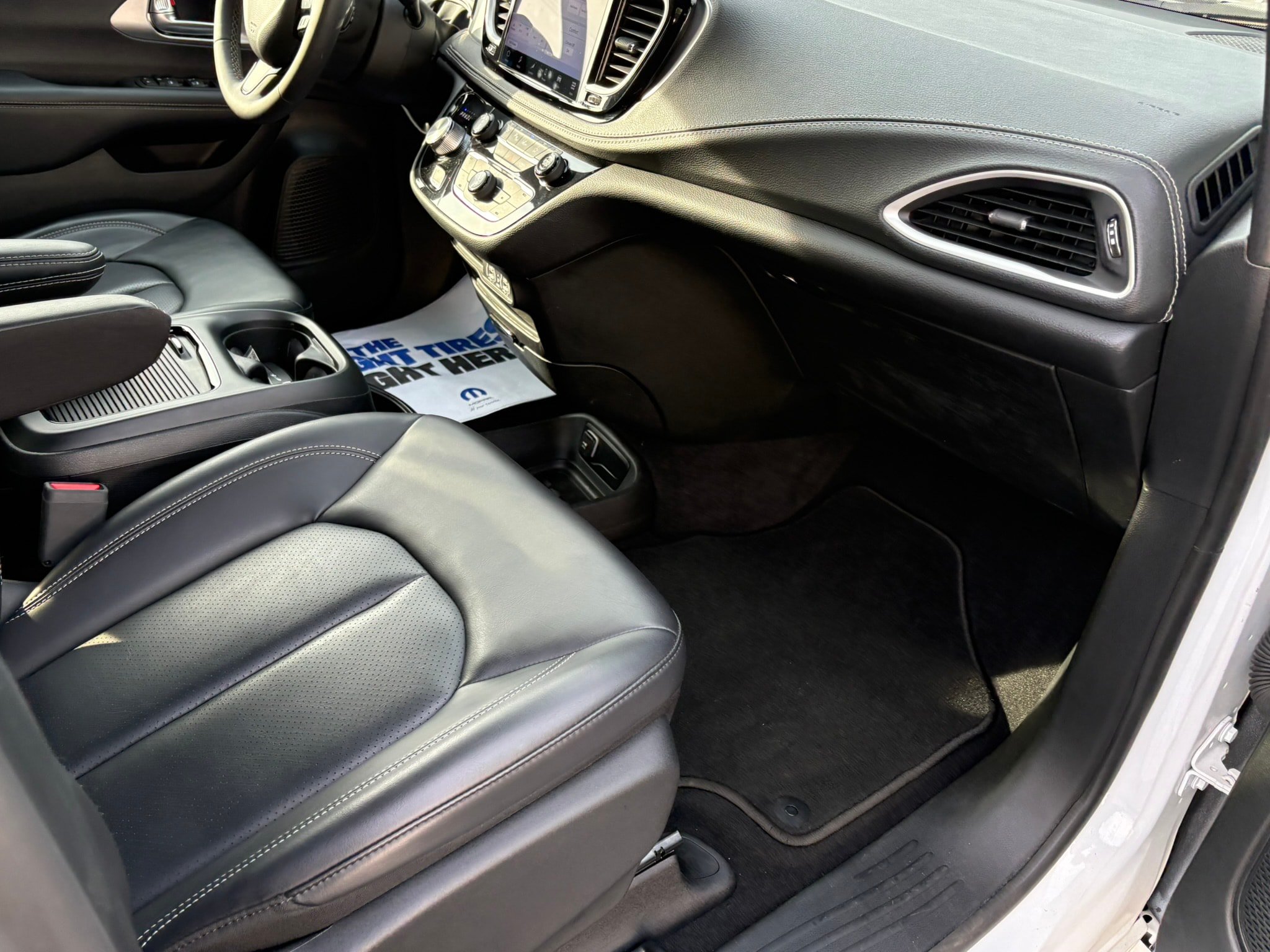 Used 2023 Chrysler Pacifica Touring-L w/ S Appearance Package FWD image 26