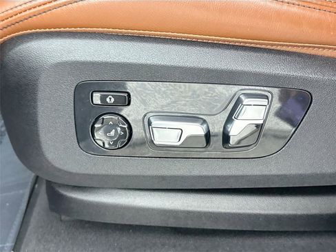 Used 2023 BMW X7 xDrive40i w/ Premium Package image 33