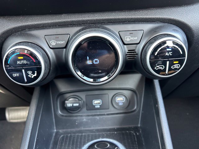 Used 2021 Hyundai Venue SEL FWD image 14