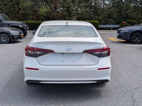 Used 2025 Honda Civic Sport image 4