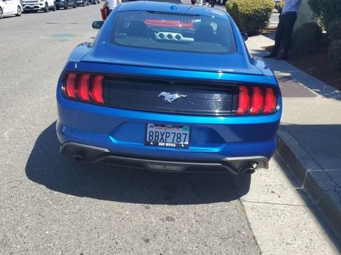 Used 2018 Ford Mustang Premium RWD image 4