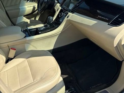Used 2018 Ford Taurus Limited FWD image 15