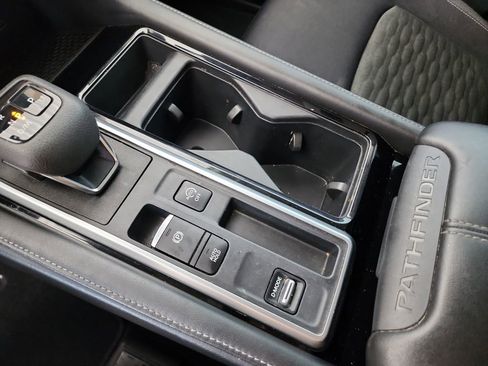 Used 2022 Nissan Pathfinder SV FWD image 31