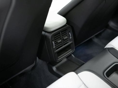 New 2026 Porsche Taycan 4S image 28