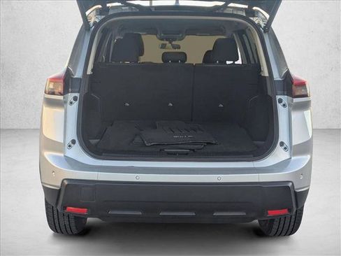 Used 2024 Nissan Rogue SV image 6