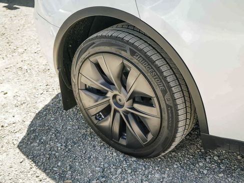 Used 2023 Tesla Model Y Long Range AWD/4WD image 11