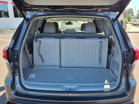 Certified 2018 Toyota Highlander XLE AWD/4WD image 26