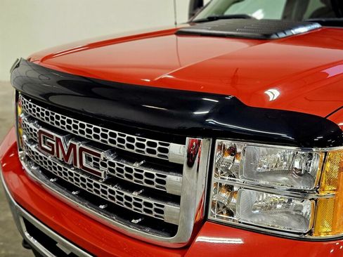 Used 2013 GMC Sierra 2500 SLT w/ Suspension Package, Off-Road AWD/4WD image 12