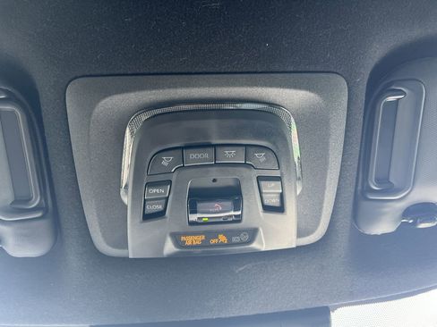 Used 2024 Toyota Corolla Cross XSE w/ Convenience Package image 28