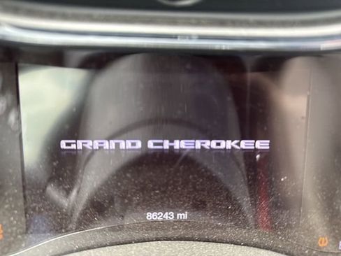 Used 2021 Jeep Grand Cherokee Laredo RWD image 7