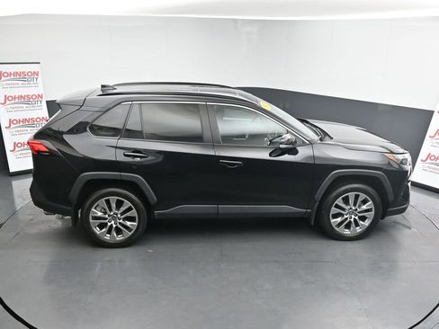 Used 2023 Toyota RAV4 XLE Premium image 31