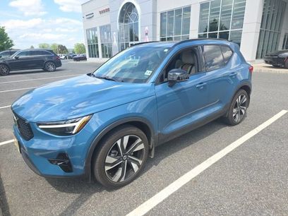 Used 2025 Volvo XC40 B5 Ultra w/ Climate Package