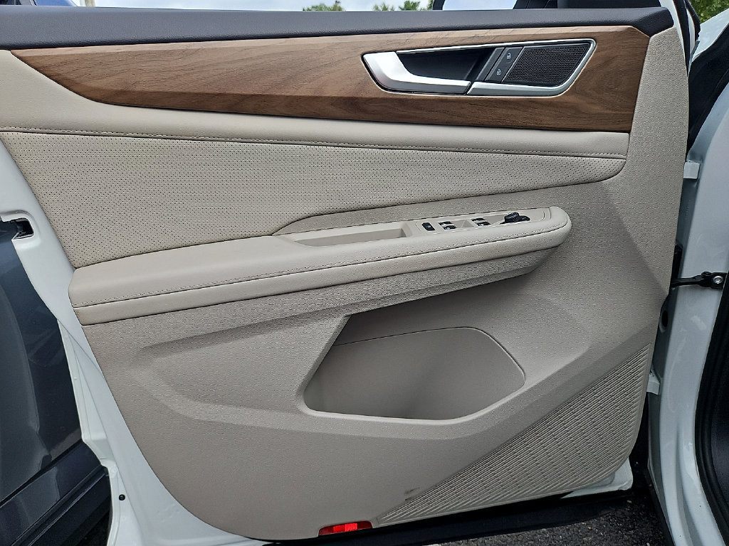 Certified 2025 Volkswagen Atlas SE AWD/4WD image 12